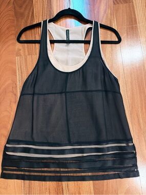 Walter Baker W118 Black Sheer Stripe Tank Top Nude Liner
Chic Sleeveless Medium